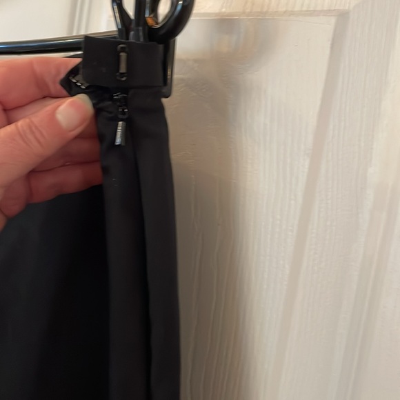 Plus 16 Liz Claiborne black skirt - color floral embroidery - Easy side Zip - Picture 5 of 12